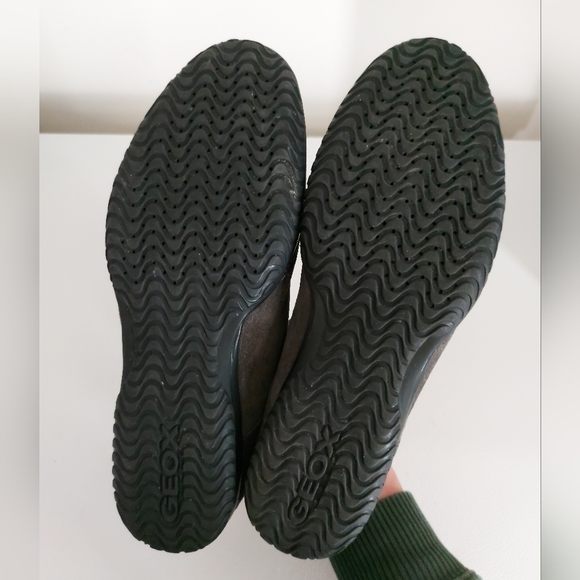 Geox Women's Grey Leather Sneakers - EU 39 - Picture 4 of 11